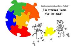 Buntes, aus Puzzleteilen geformtes Herz mit fröhlicher Kinderzeichnung und dem Text „Seelsorgeeinheit ‚Unteres Rottal‘ – Ein starkes Team für ihr Kind“.