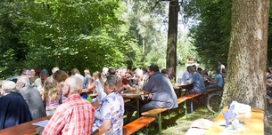 Weiher-Fest in Rot: gemütlicher Hock in freier Natur