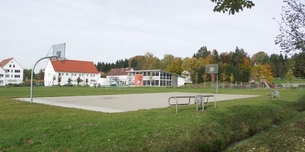 Der Basketball-Platz in der neuen Ortsmitte.